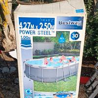 Piscina fuori terra ovale usata