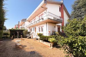 VILLA A SCHIERA A AVEZZANO