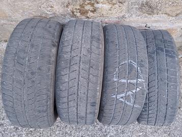 n. 4 pneumatici invernali 215-60 R 17
