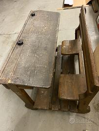 Banco scuola anni 20 con calamai per bambi