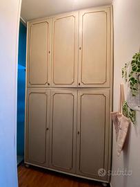 Armadio stretto, grazioso e non ingombrante