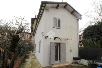 CASA SEMINDIPENDENTE A BAGNOLO IN PIANO