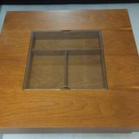 Tavolino da salotto quadrato in ciliegio 