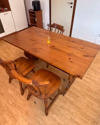 Tavolo in legno massello