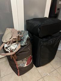 Tre contenitore di vestiti