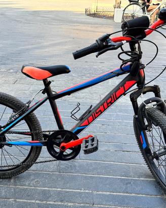 Bicicletta per bambini dai 7 ai 10 anni.