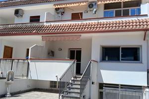 CARINI BASSA: VILLA A SCHIERA SU 3 LIVELLI