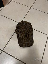 cappello fendi