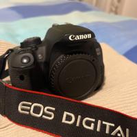 Canon EOS 700D + obiettivo EFS 18-55 Canon