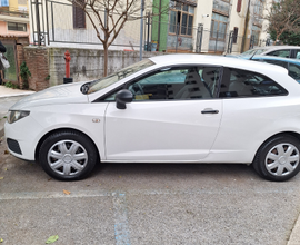 Auto piccola per la città