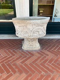 Vasi in pietra di vicenza