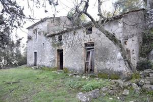 Rustico / Casale di 155 m² con più di 5 locali a E