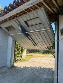 Porta basculante motorizzata per garage