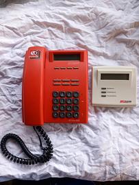 telefono  pubblico  con contascatti  vintage 