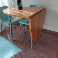 tavolo da cucina con sedie Kartell 