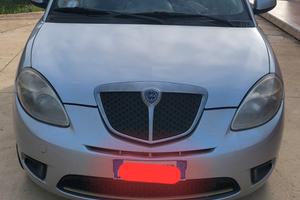 lancia y 1.2 benzina serie oro ,prezzo trattabile 