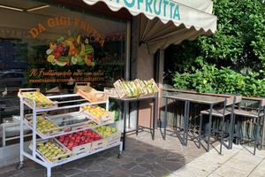 Attività di vendita frutta verdura alimenti