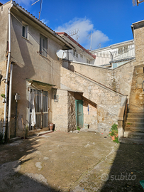 Sono due MONOLOCALI indipendenti