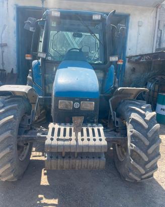 TRATTRICE NEW HOLLAND TL100