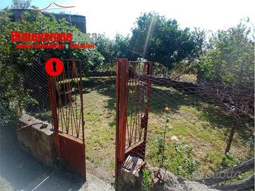 Rustico / Casale di 150 m² con più di 5 locali a A