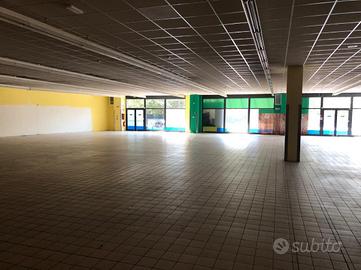 NEGOZIO A TRESCORE BALNEARIO