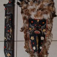 Maschera e pugnale da appendere