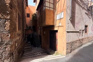 Zagarolo: locale c/2 con possibilita' cambio d'uso
