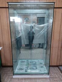 Vetrina espositiva in vetro con base in legno