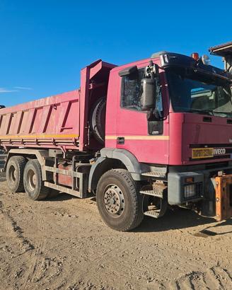 AUTOCARRO IVECO MAGIRUS 380E 44H/80 CON CASSONE RI