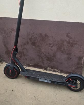 Xiaomi M365 pro Monopattino elettrico

