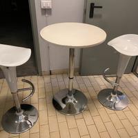 Tavolino + 2 sgabelli