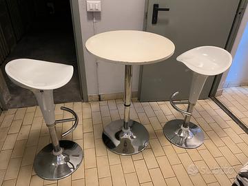 Tavolino + 2 sgabelli