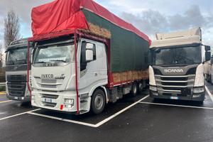 Iveco Stralis trasporto foraggi
