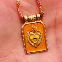 Collana cuore sacro smaltato arancione