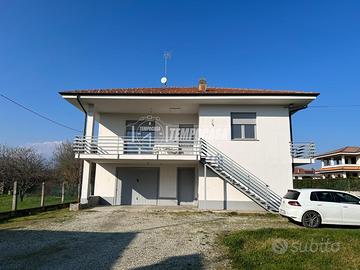 VILLA RISTRUTTURATA CON GIARDINO