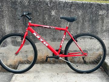 Bicicletta mountain bike