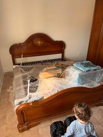 Letto matrimoniale + comodini