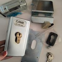 Elettro serratura a doppio cilindro