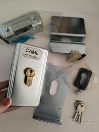 Elettro serratura a doppio cilindro