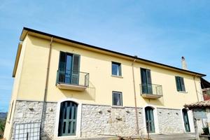 Porzione di casolare con terreno