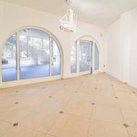 Ufficio con posti auto a Laives