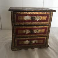 Piccolo scrigno a 3 cassetti porta gioielli