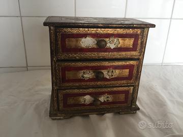 Piccolo scrigno a 3 cassetti porta gioielli