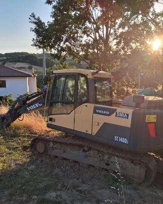 Escavatore VOLVO EC140DL