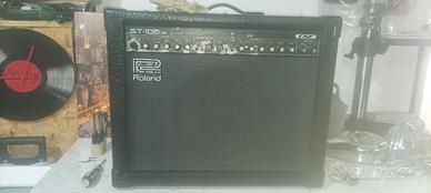 amplificatore per chitarra elettrica della Roland 