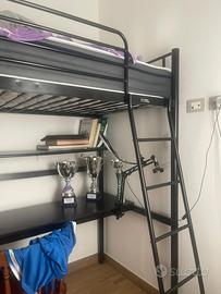 Letto singolo a castello con scrivania e mensola