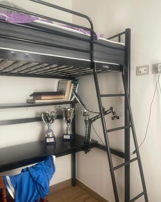 Letto singolo a castello con scrivania e mensola