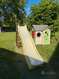 Scivolo e casetta da giardino