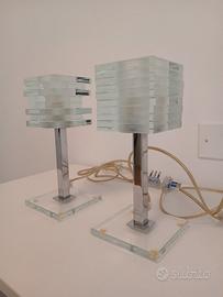 Coppia di lampade da comodino e lampadario