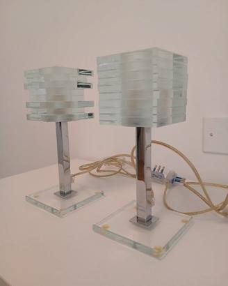 Coppia di lampade da comodino e lampadario